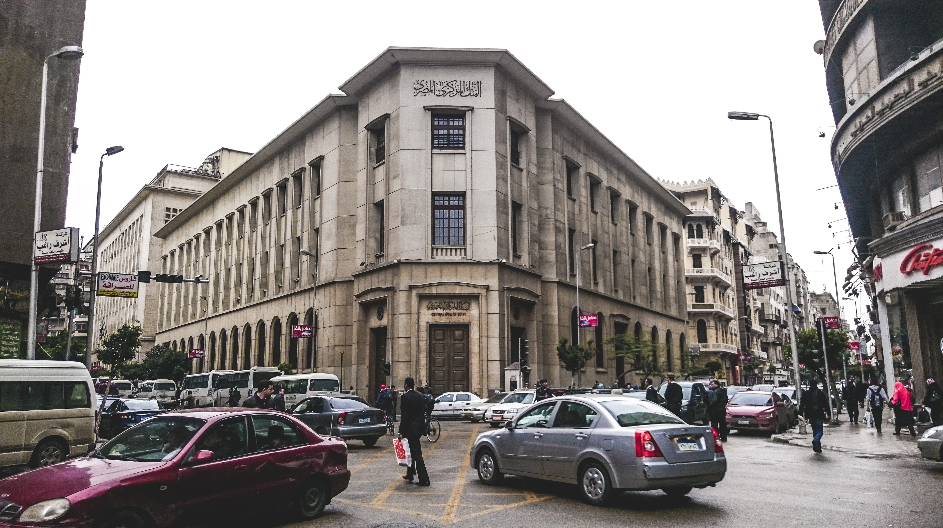 الخسائر ستكون كارثية لو استمر خروج الاستثمارات الأجنبية.. مصر تفقد 11.7 مليار دولار في 6 أشهر، وبرلمانية: نحن بأمان الخسائر ستكون كارثية لو استمر خروج الاستثمارات الأجنبية.. مصر تفقد 11.7 مليار دولار في 6 أشهر، وبرلمانية: نحن بأمان