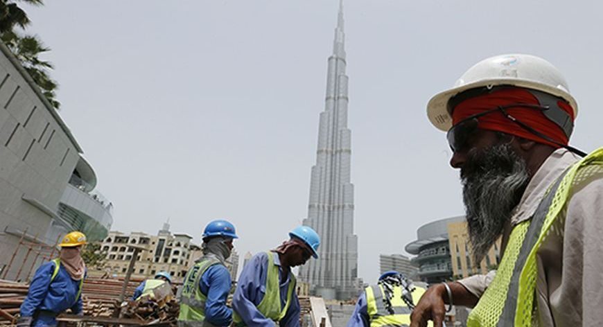 “نهاية التغريبة النفطية”.. هل تستطيع دول الخليج مواصلة نموها الاقتصادي بعد النزوح الكبير للوافدين بسبب الجائحة؟ “نهاية التغريبة النفطية”.. هل تستطيع دول الخليج مواصلة نموها الاقتصادي بعد النزوح الكبير للوافدين بسبب الجائحة؟