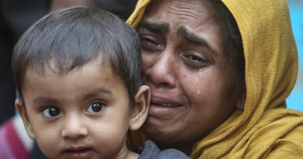 الموت يحصد أرواح عشرات اللاجئين من مسلمي الروهينغا.. انقلب قاربهم أثناء هروبهم من جزيرة بنغالية