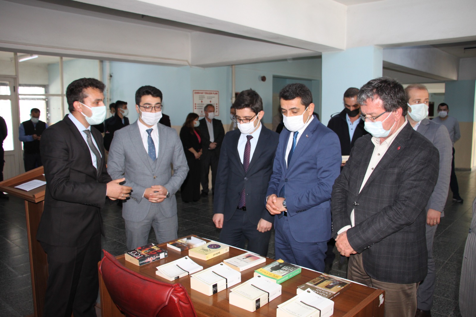 Cezaevi İçin Adliyede Kitap Bağış Kampanyası Başlatıldı