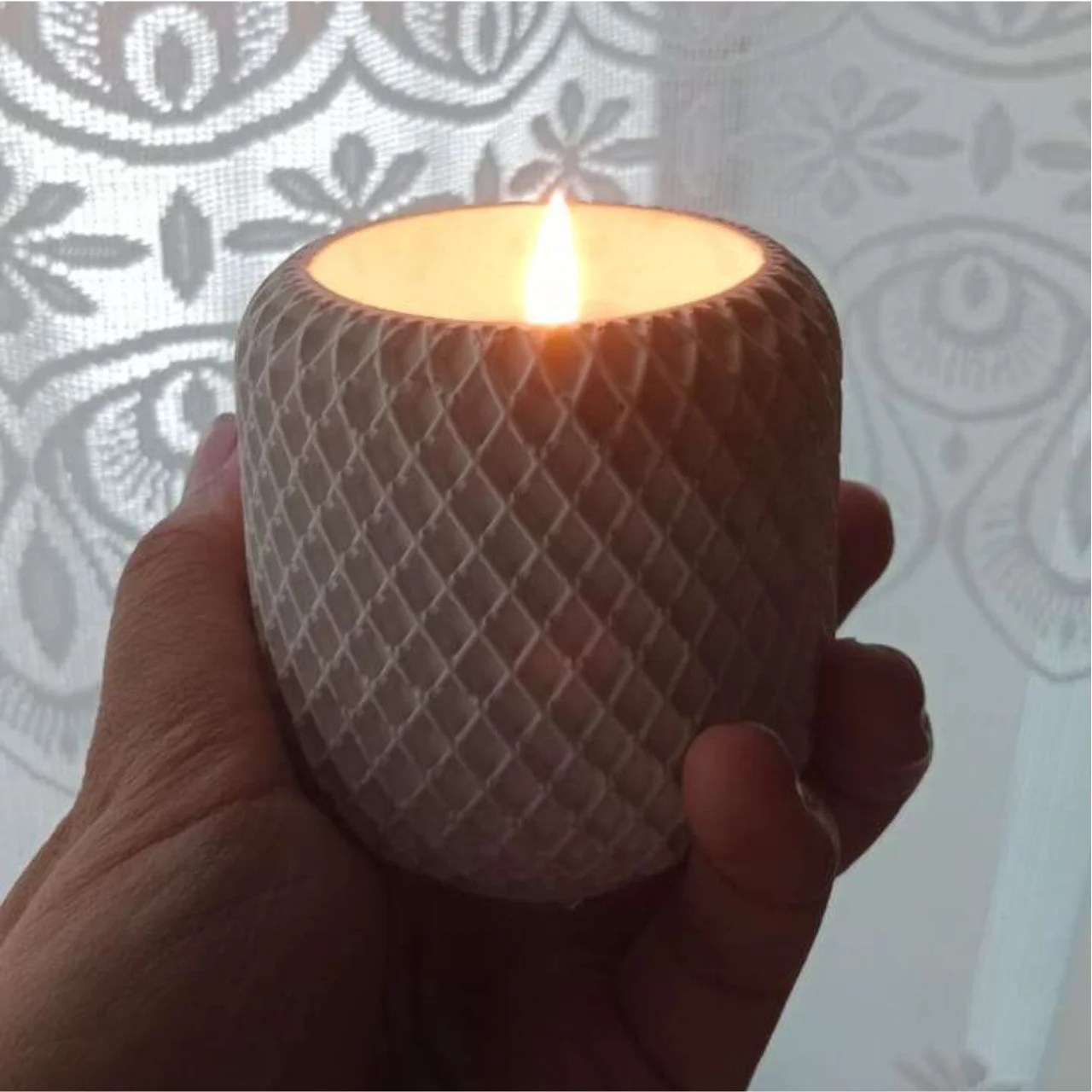 Textura Glow – Custom Ceramic Column Candle