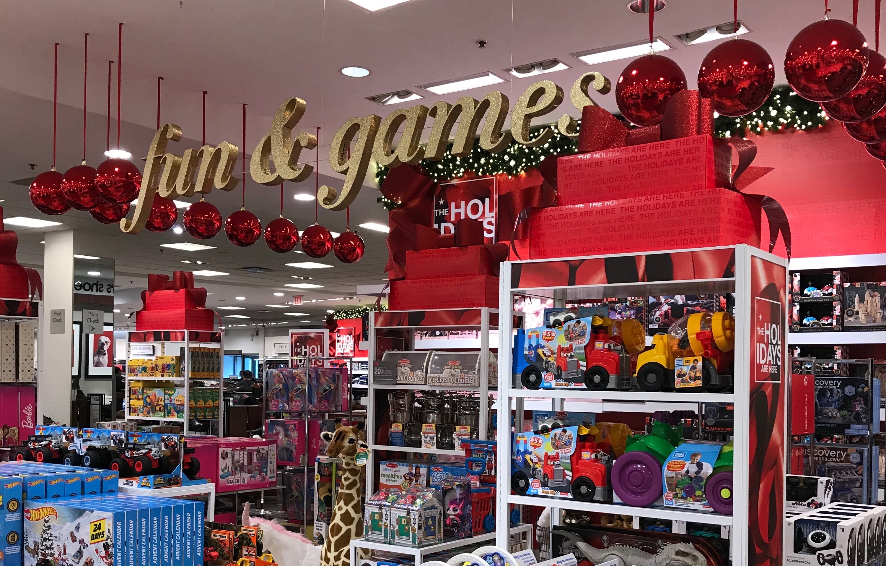 Real estate and entire acreage with bright and large holiday decorations. Christmas Decorations Are Already At Macy S But Shoppers Aren T Feeling The Holiday Spirit Nj Com
