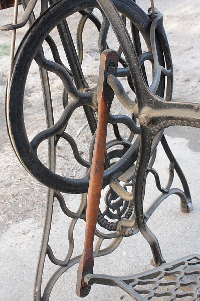 1889 VS2 - Mrs. Cooper - As found - Leg Irons with Wooden Pitman Arm