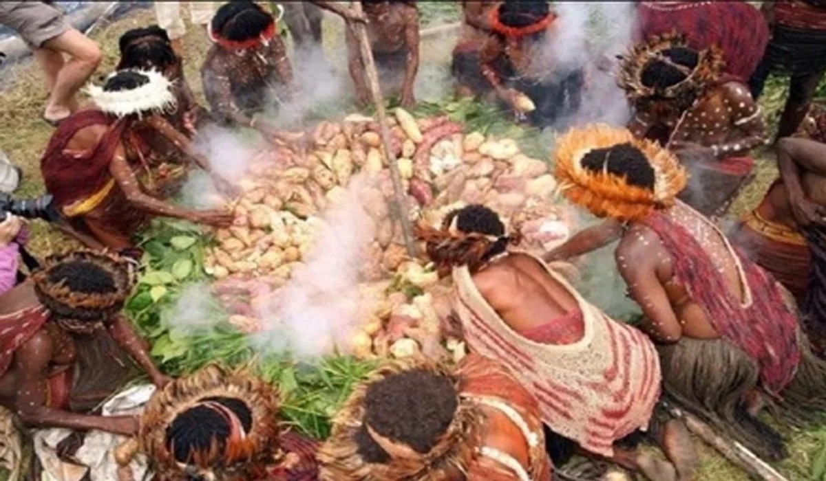 Barapen: Tradisi Masak Batu yang Sarat Makna Dari Papua