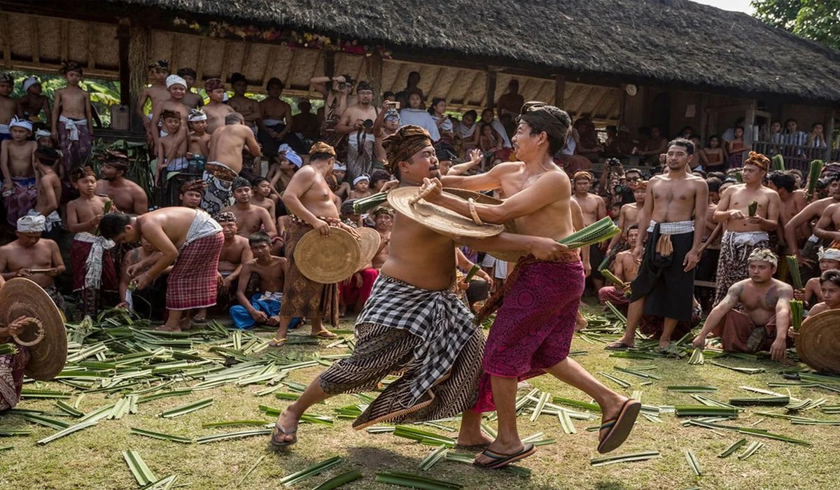 Perang Pandan Tenganan, Tradisi Unik Penuh Keberanian di Bali