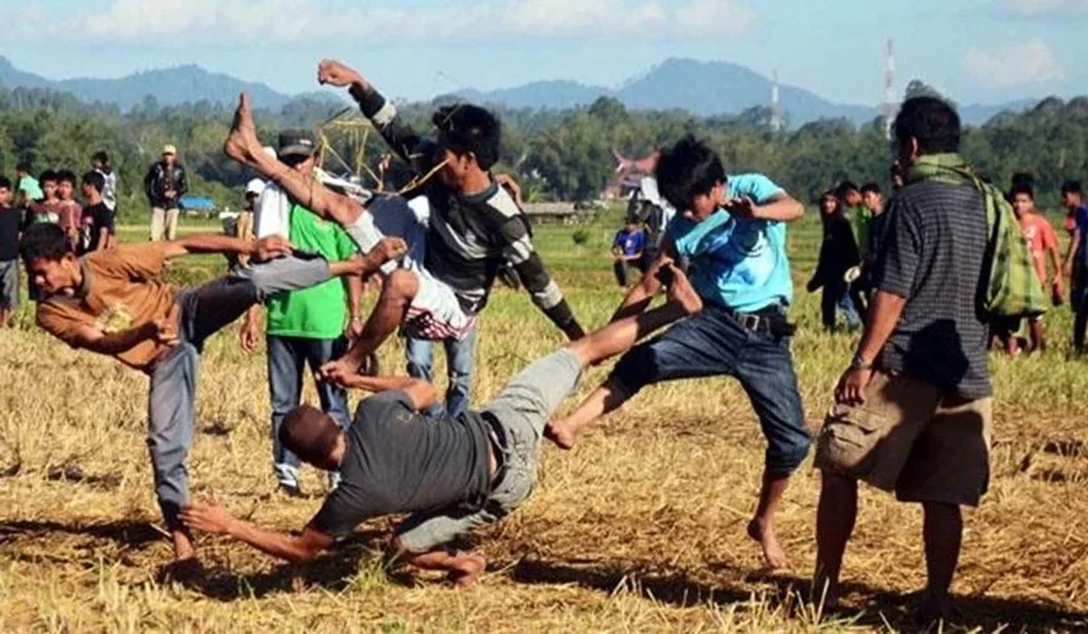 Adu Betis Bugis: Tradisi Uji Nyali Pemuda Sulsel yang Masih Hidup