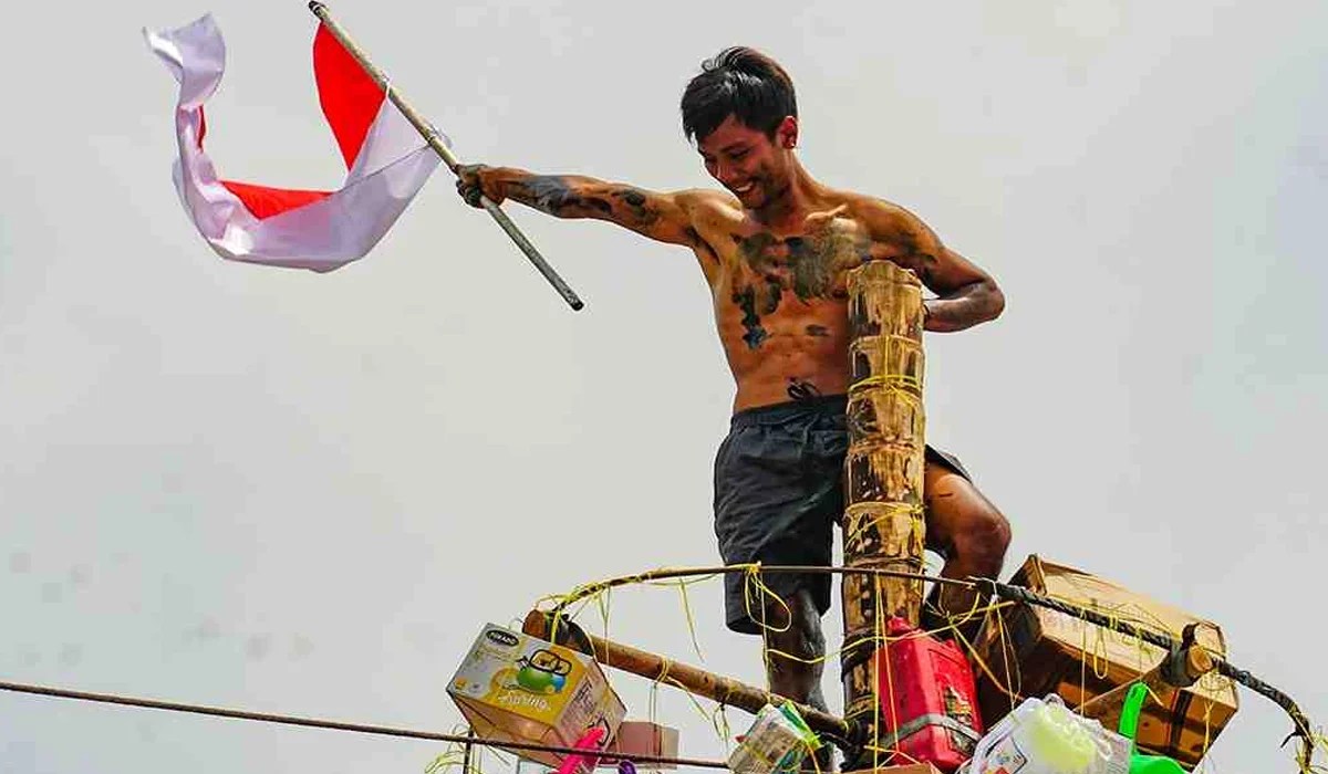 Panjat Pinang, Perlombaan Seru yang Melambangkan Semangat Kemerdekaan