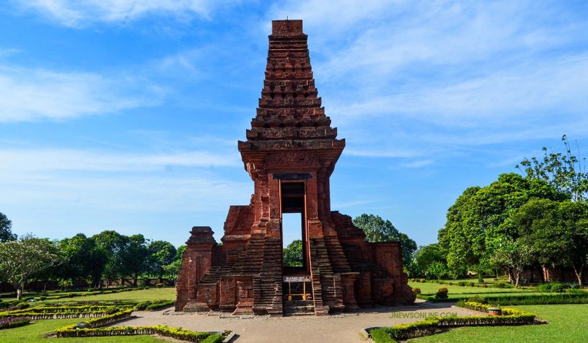 Pesona Candi Wringinlawang, Jejak Sejarah yang Tersembunyi