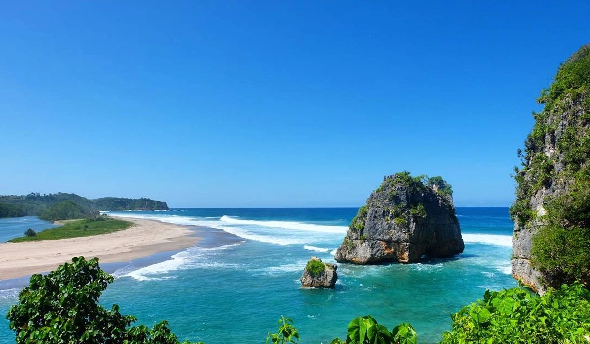 Watu Maladong: Ikon Megah Pantai Sumba yang Memikat