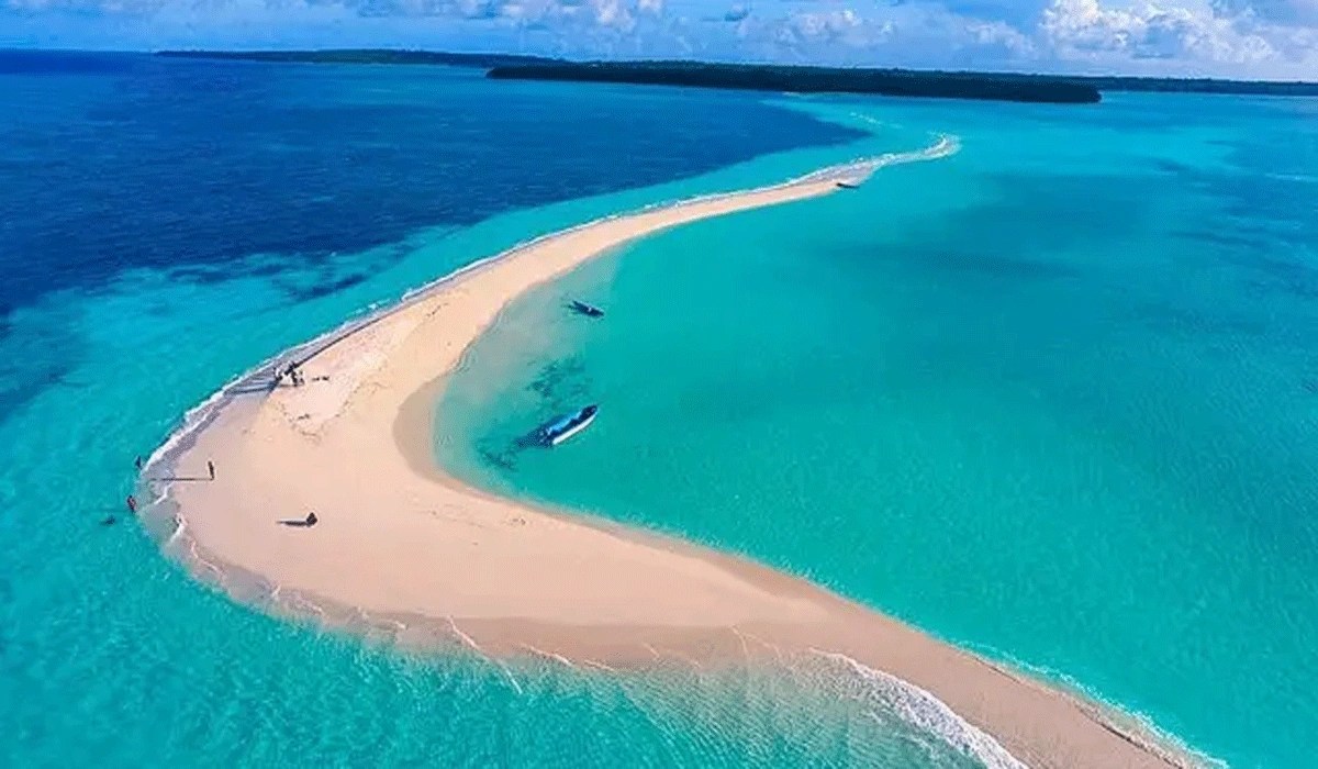 Menjelajahi Permata Tersembunyi Maluku Utara, Keindahan Eksotis Pulau Gebe