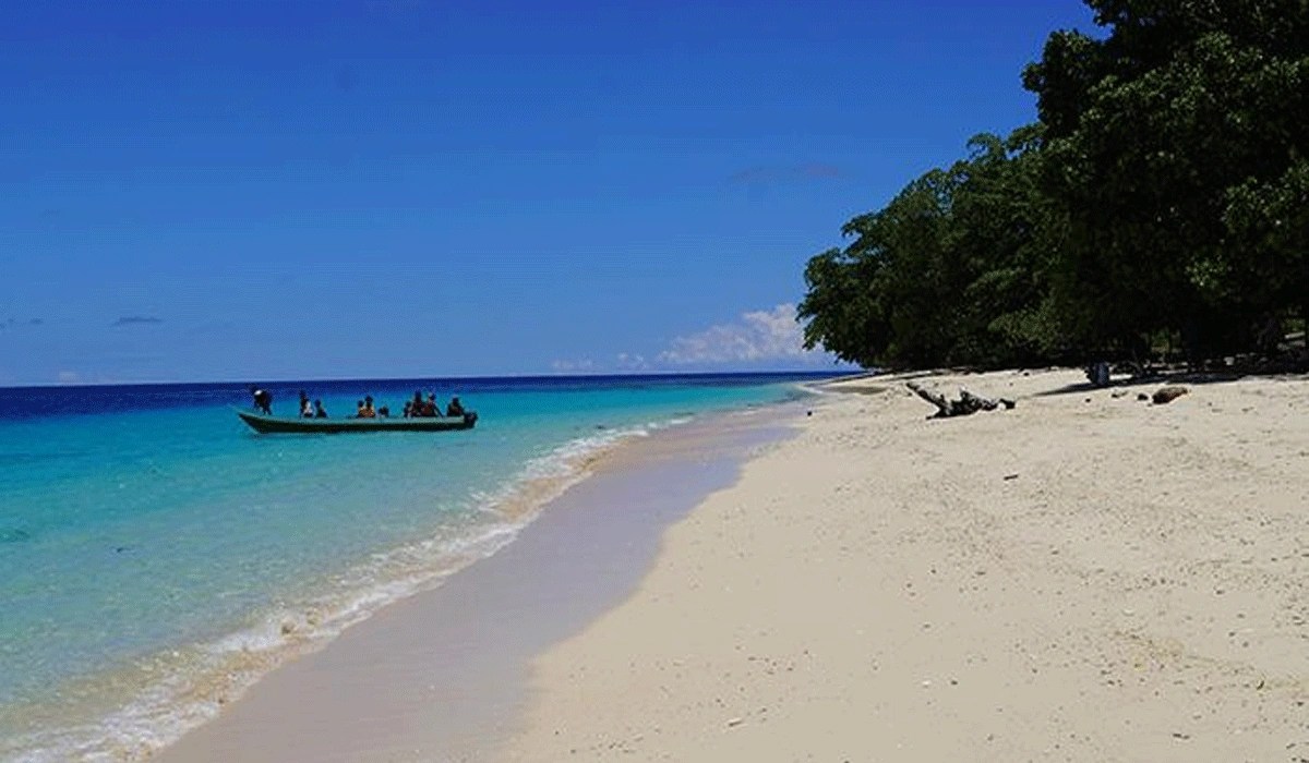 Menjelajahi Pulau Dua, Keindahan Alam dan Sejarah di Papua Barat Daya