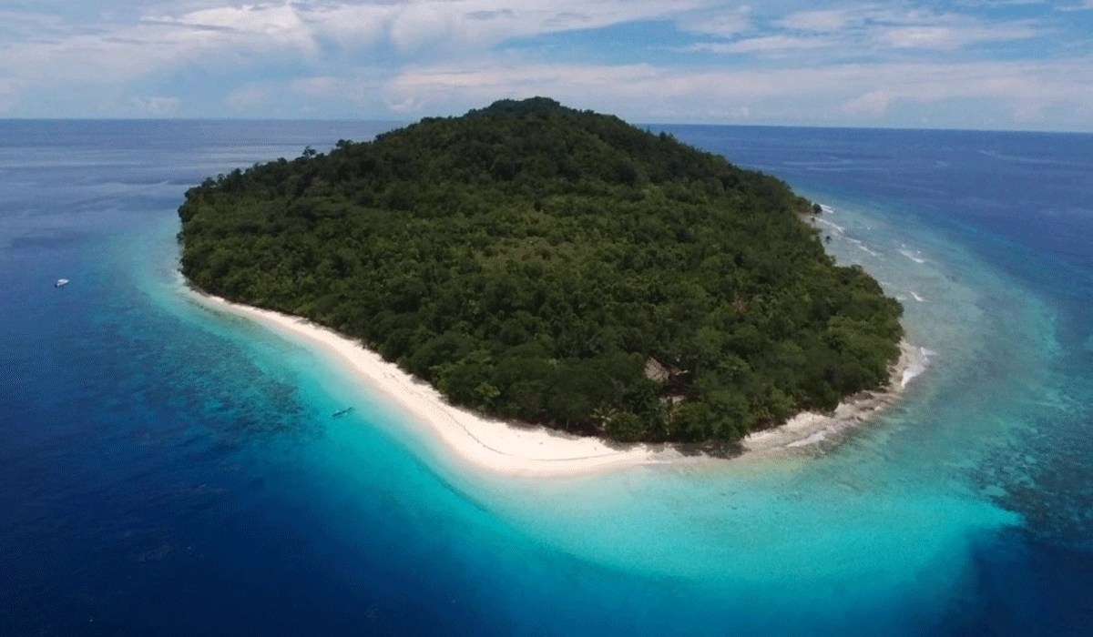 Wisata Pulau Molana, Surga Tersembunyi Di Maluku Tengah