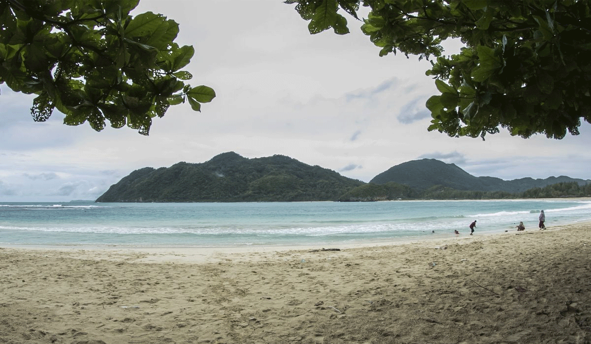 Pantai Lampuuk Aceh, Destinasi Eksotis dengan Pemandangan yang Bikin Ogah Pulang