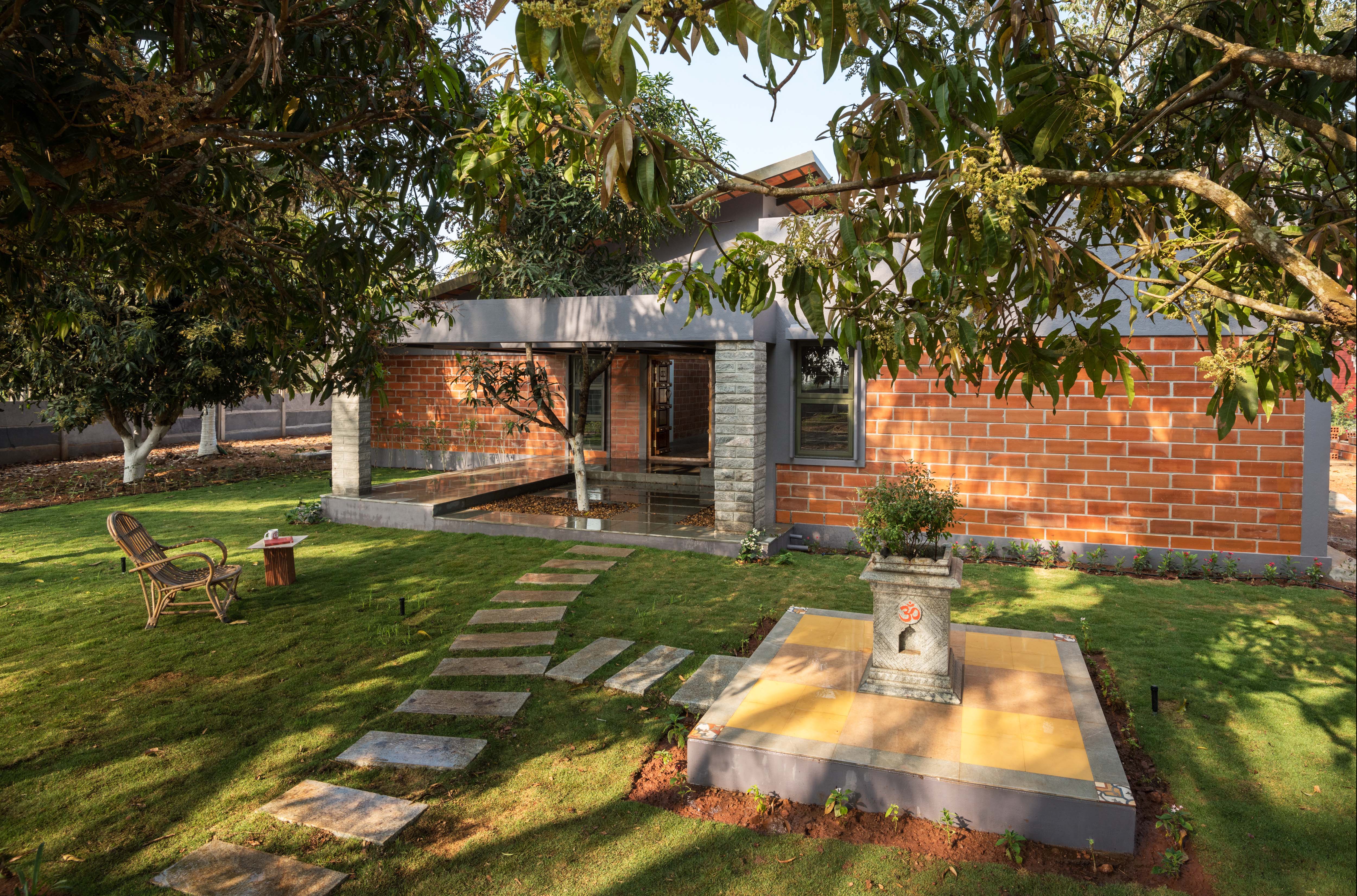 Farmhouse for Vishwanath at Mysore by Design Front architects