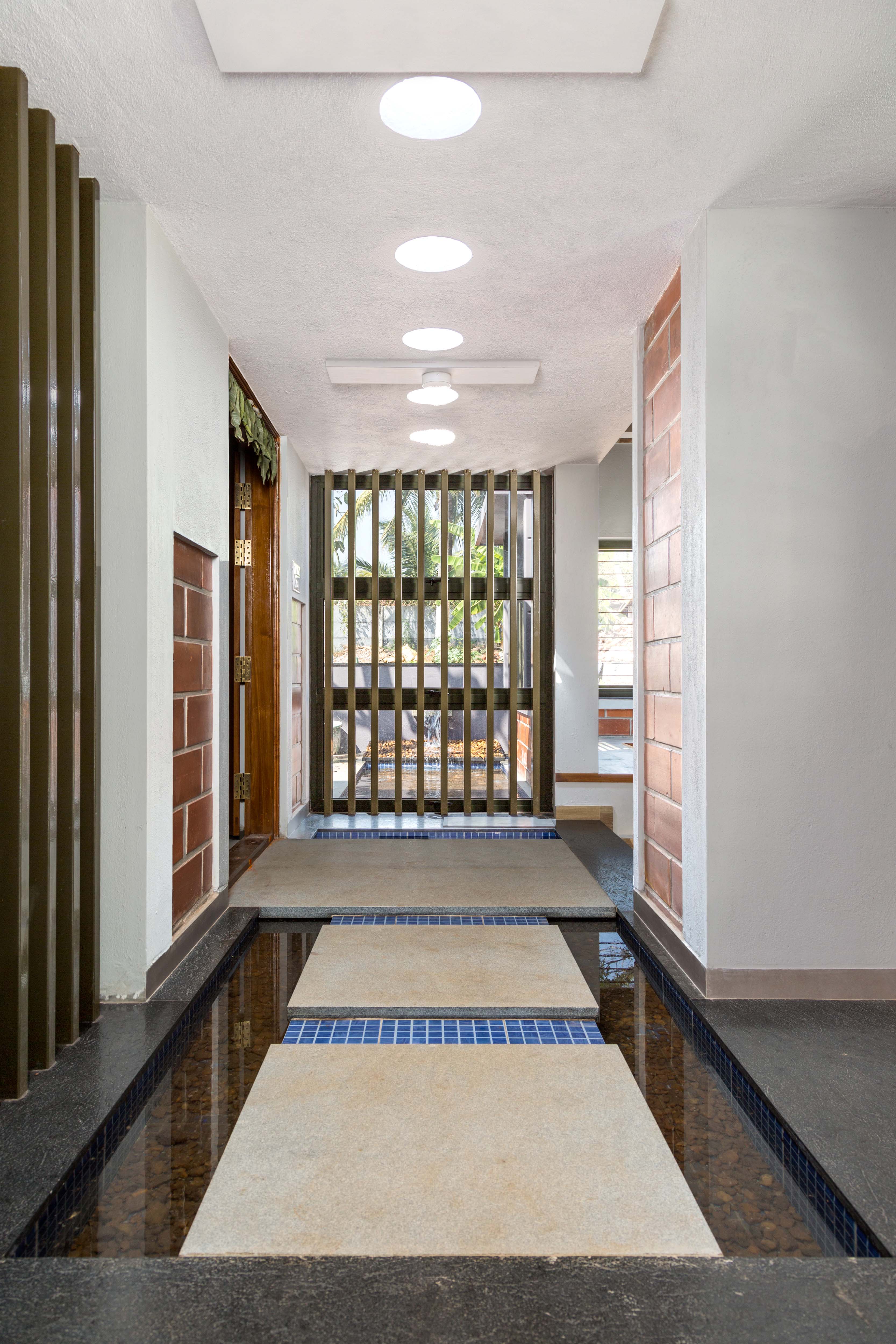 Farmhouse for Vishwanath at Mysore by Design Front architects