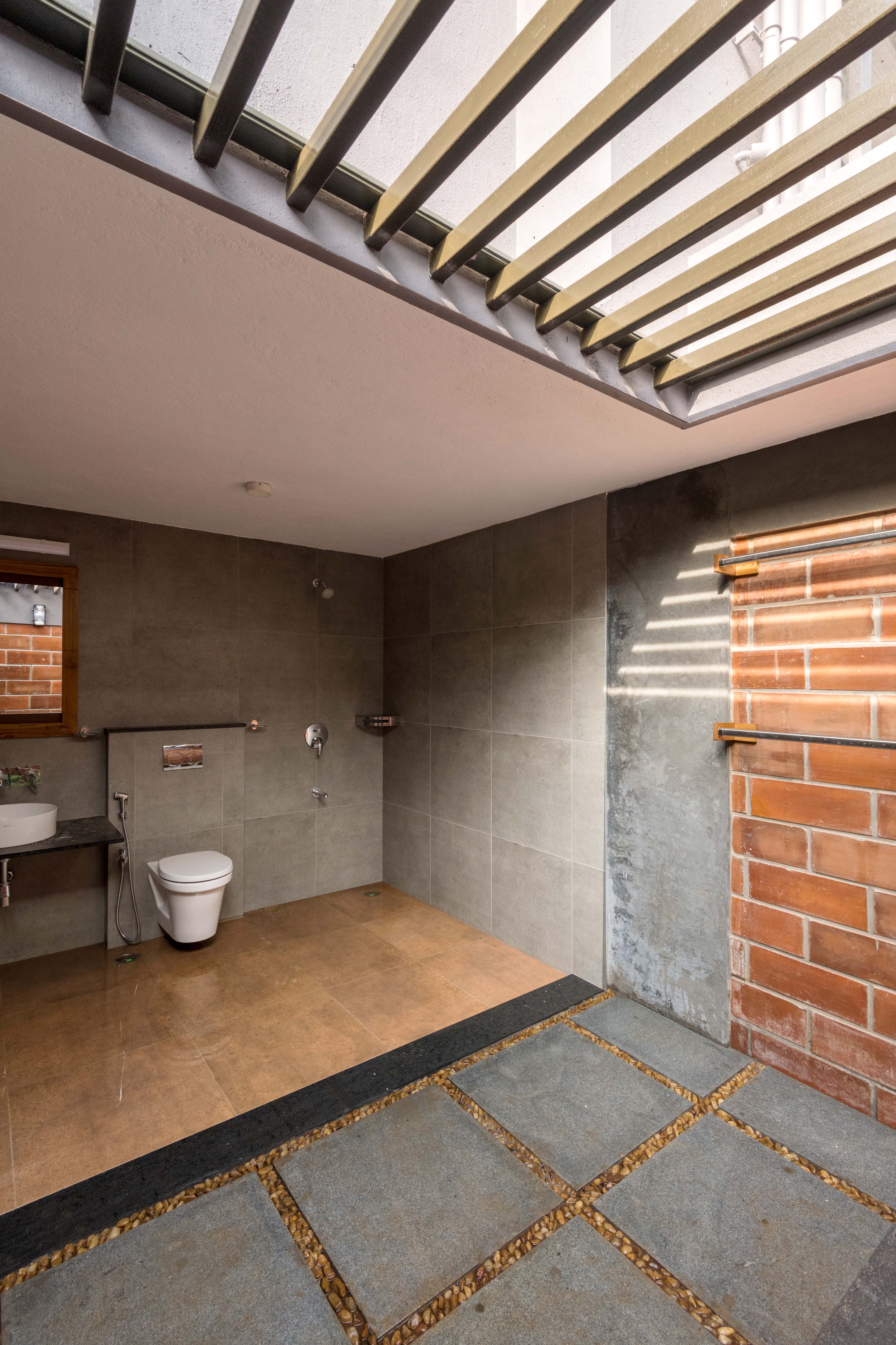 Farmhouse for Vishwanath at Mysore by Design Front architects