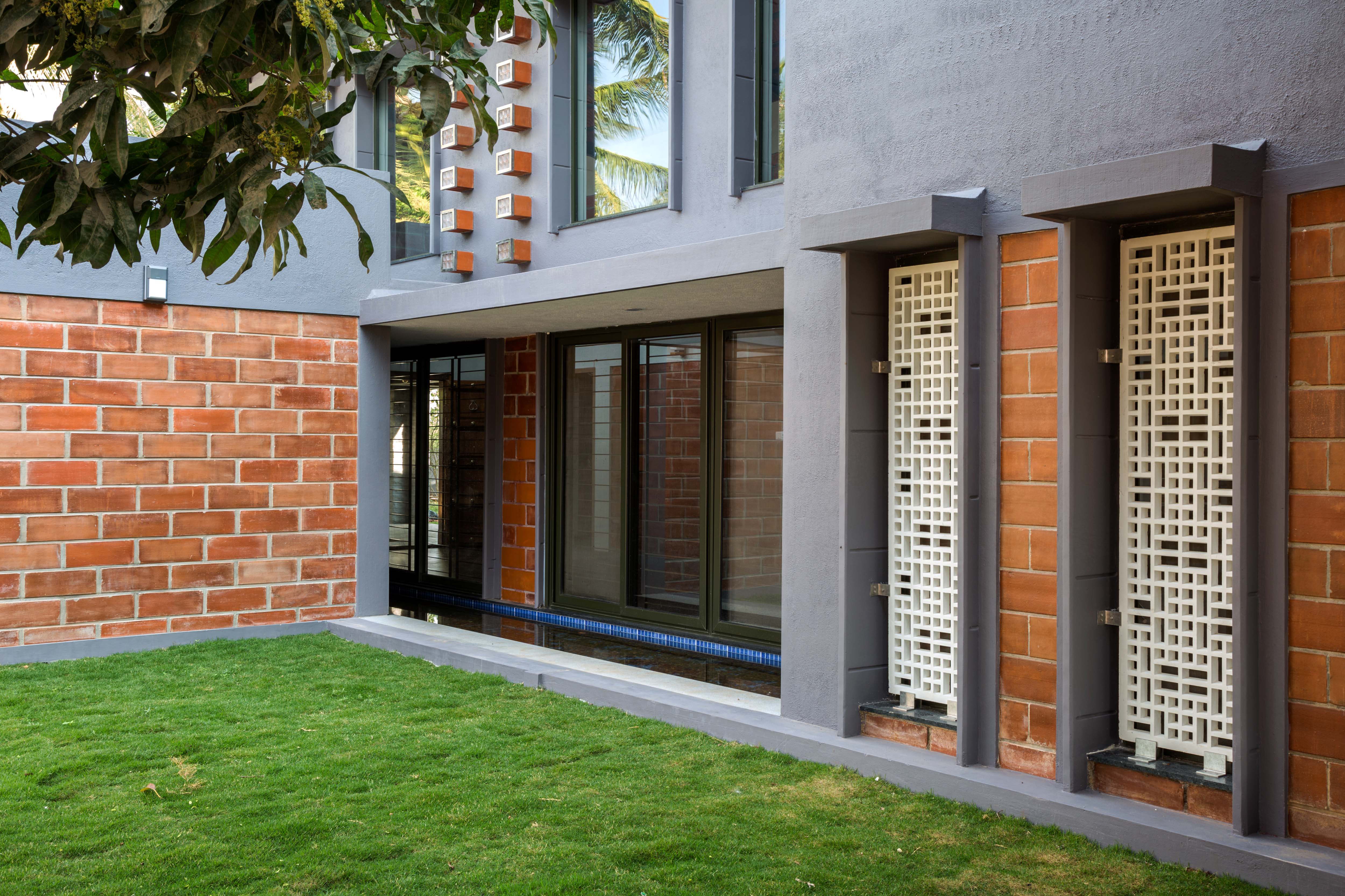 Farmhouse for Vishwanath at Mysore by Design Front architects