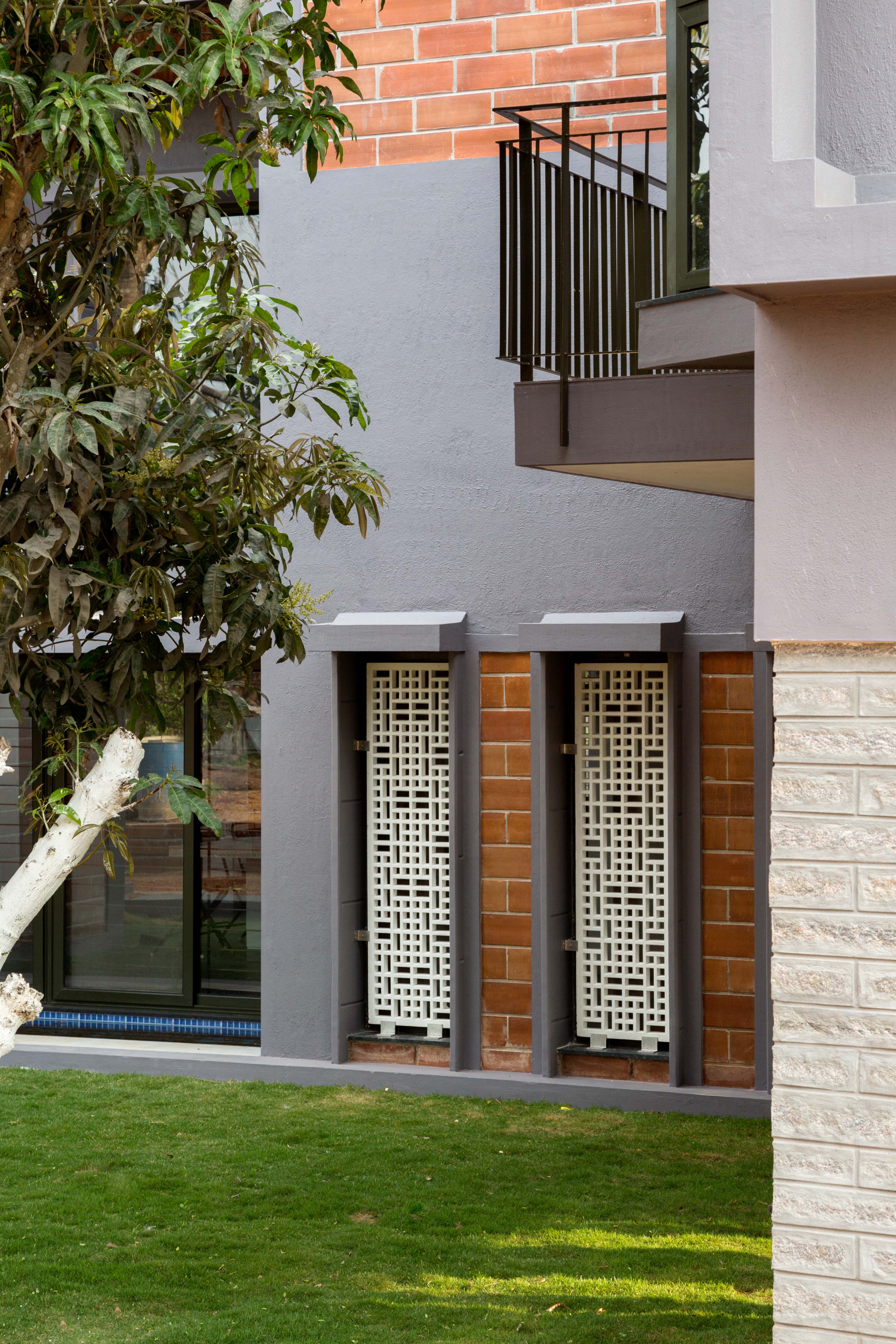 Farmhouse for Vishwanath at Mysore by Design Front architects