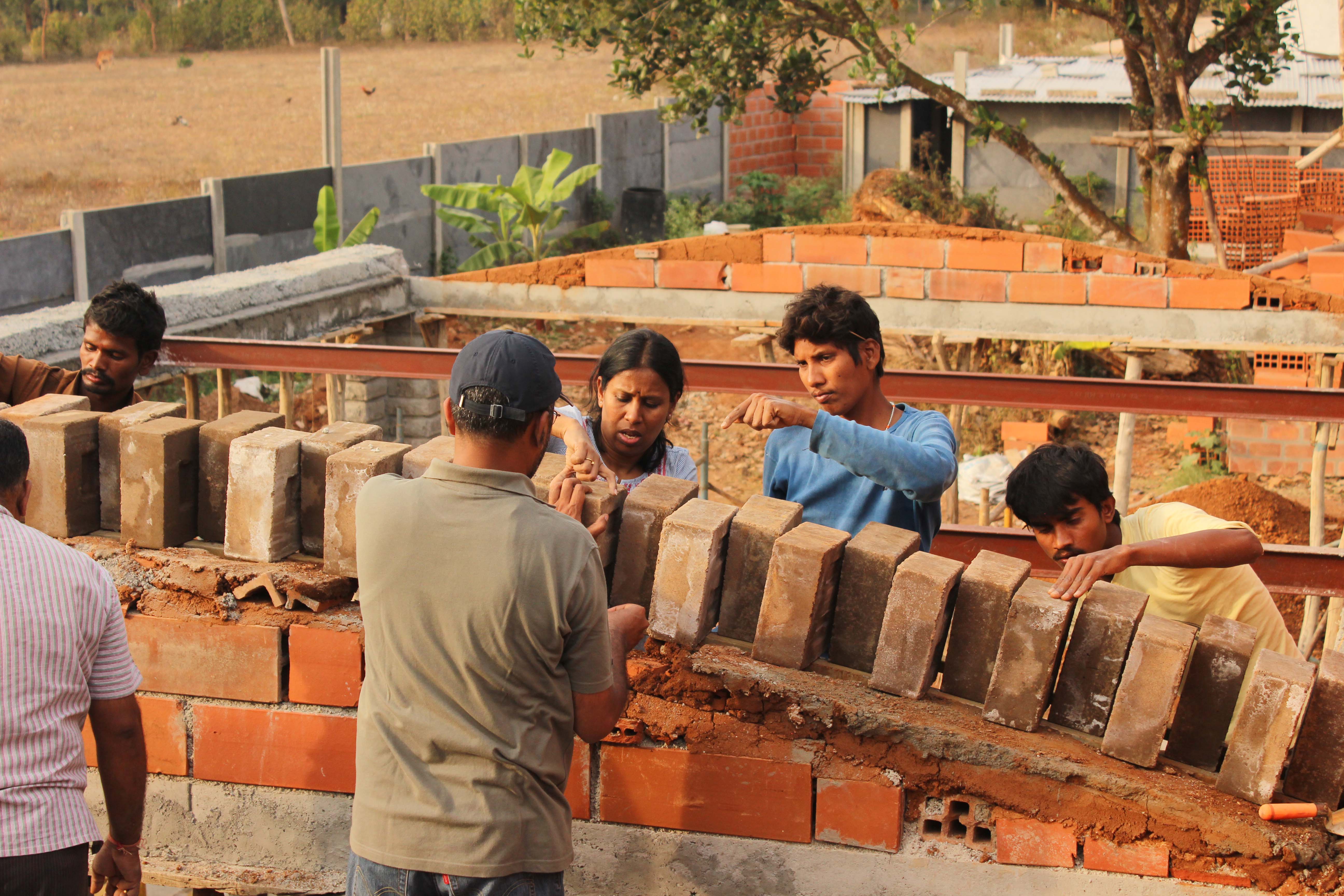 Farmhouse for Vishwanath at Mysore by Design Front architects