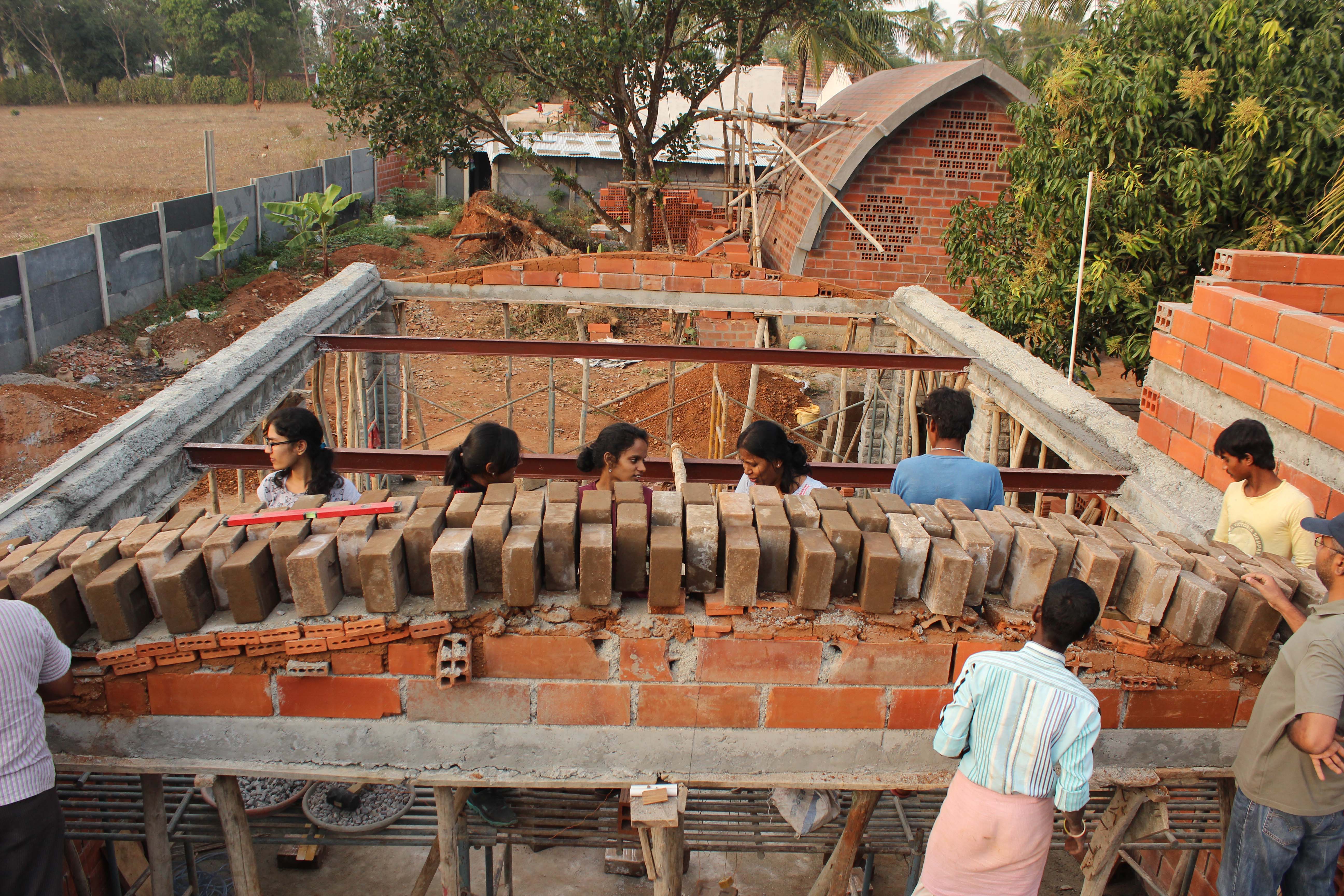 Farmhouse for Vishwanath at Mysore by Design Front architects