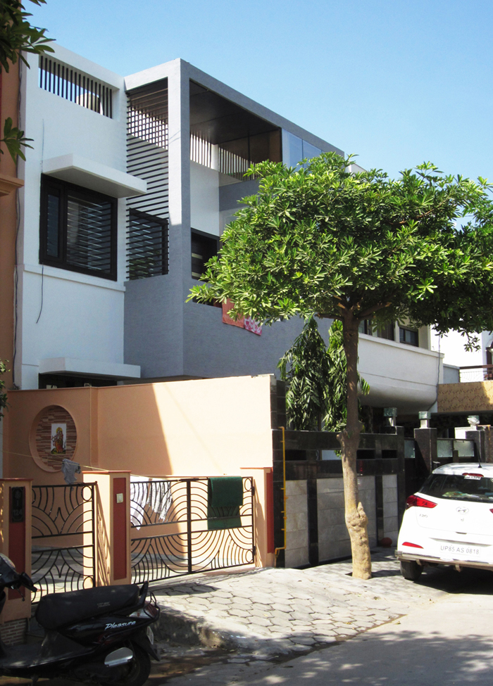 Radha Puram Residence at Mathura by Jaikeshav Mishra Architects