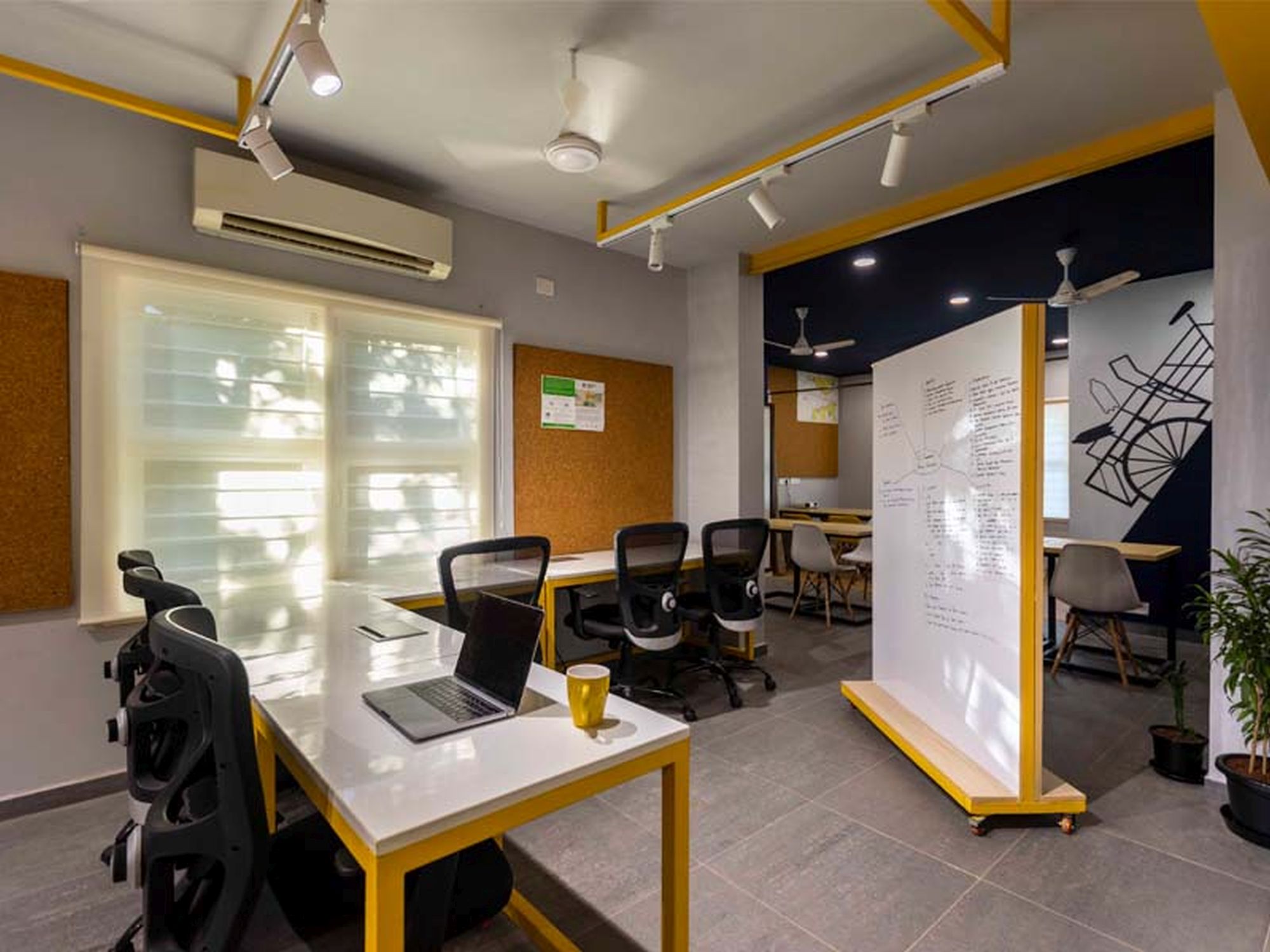 Discussion setup with mobile writeable surfaces