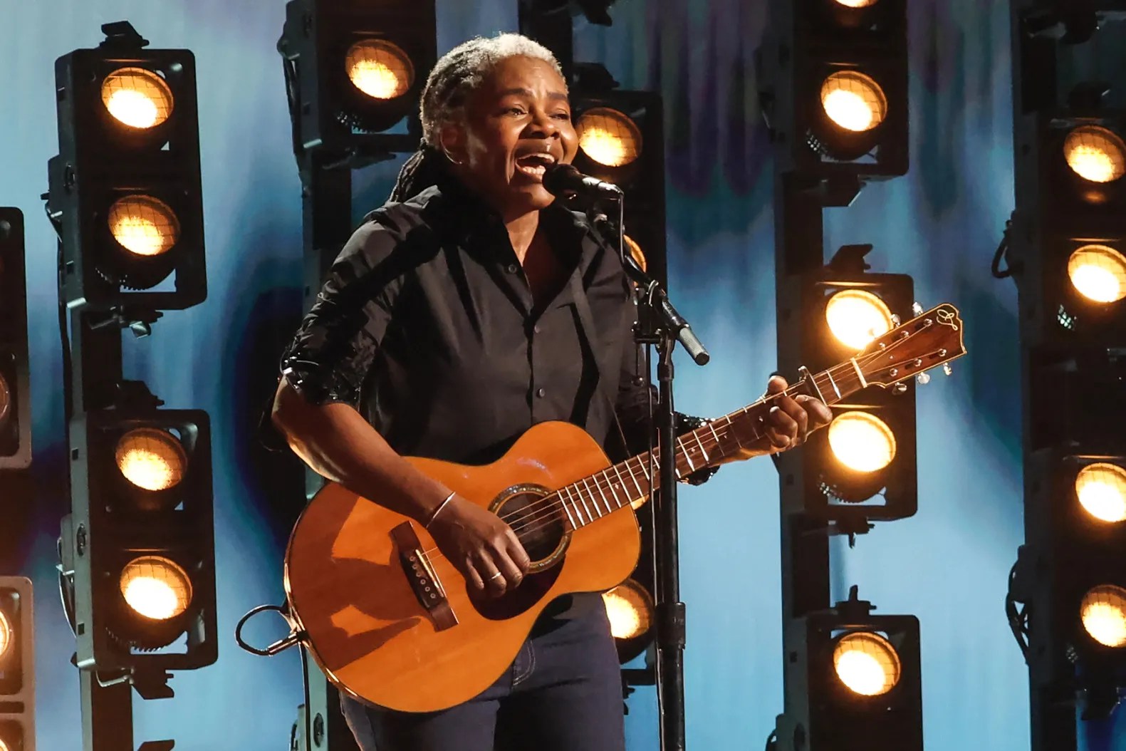 Tracy chapman's surprise performance at the grammys: how it happened