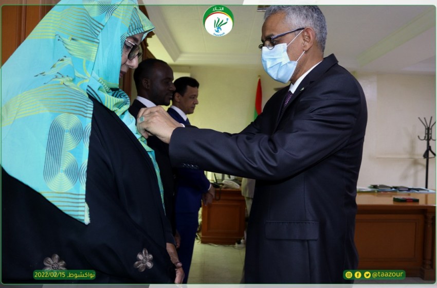 معالي المندوب العام يوشح عددا من موظفي تآزر 15/02/2022