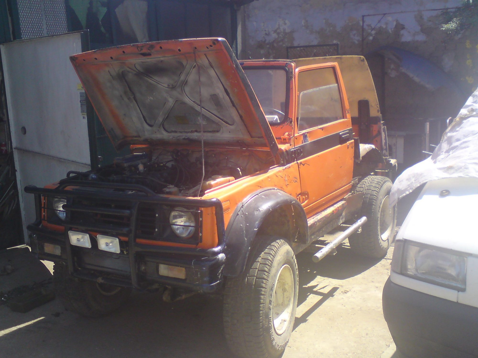 Some cities have parades and cultural performances. Masini De Teren Second 5