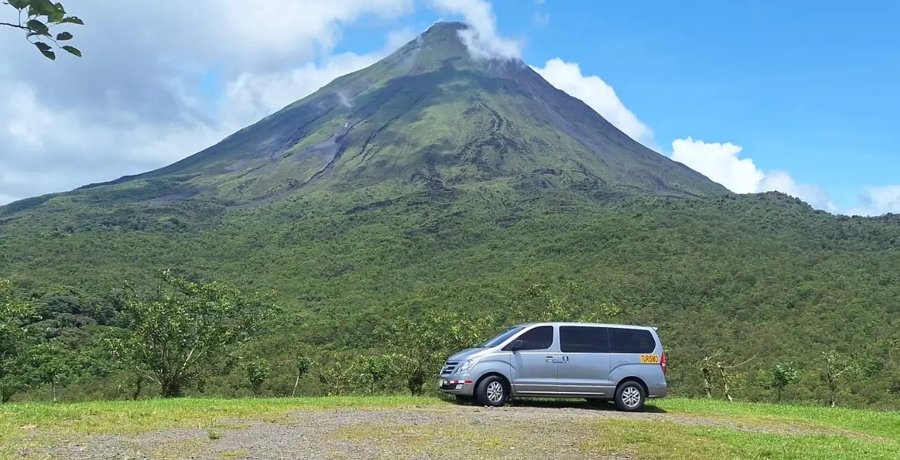 Private transfer from San José Airport (SJO) to La Fortuna and Arenal Volcano hotels in modern, air-conditioned vehicles.
