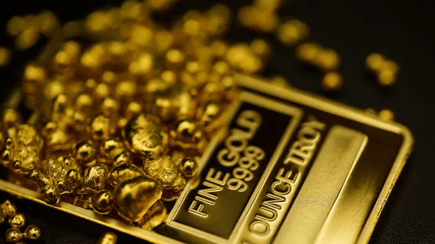 &rlm;الذهب يرتفع وسط تراجع الدولار لكنه يتجه لتسجيل هبوط أسبوعي