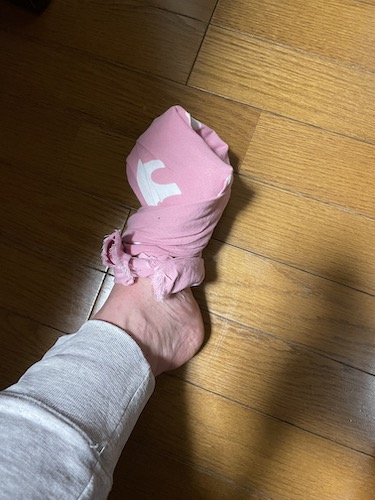 痛い　左足親指付け根