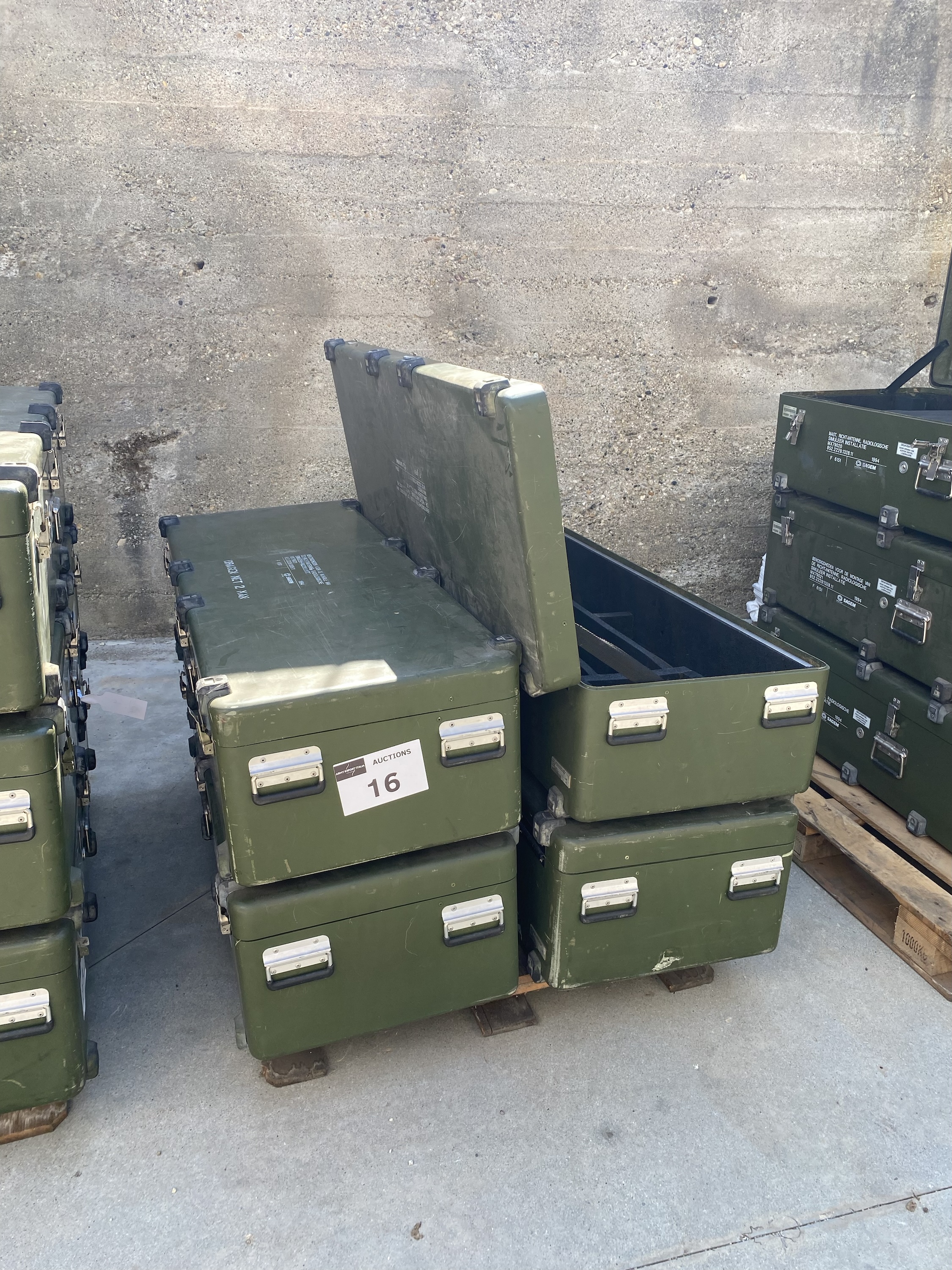 LOTTO 16 : 4 CASSE DA TRASPORTO 140X60X35 CM SURPLUS MILITARE