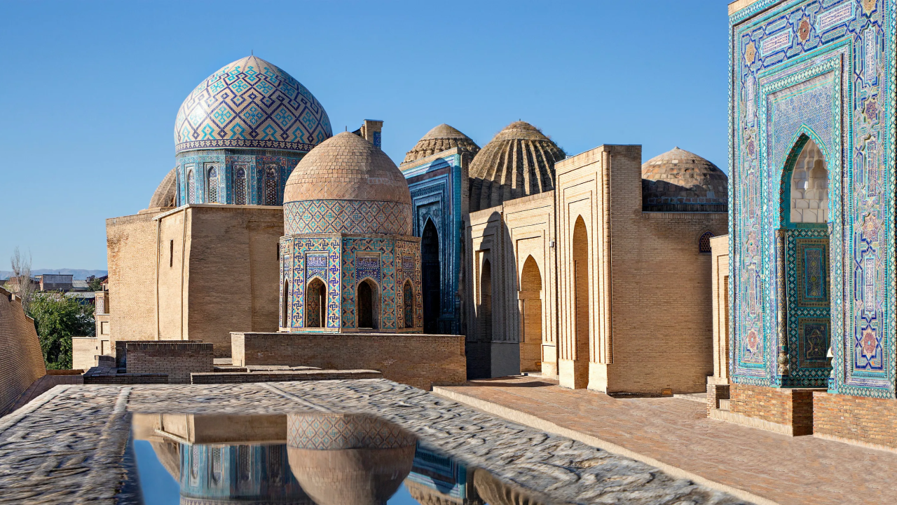 Silk Road Samarkand trip — tombs of saints, oriental squares and architectural masterpieces of Central Asia Путешествие в Самарканд по Шёлковому пути — гробницы святых, восточные площади и архитектурные шедевры Средней Азии