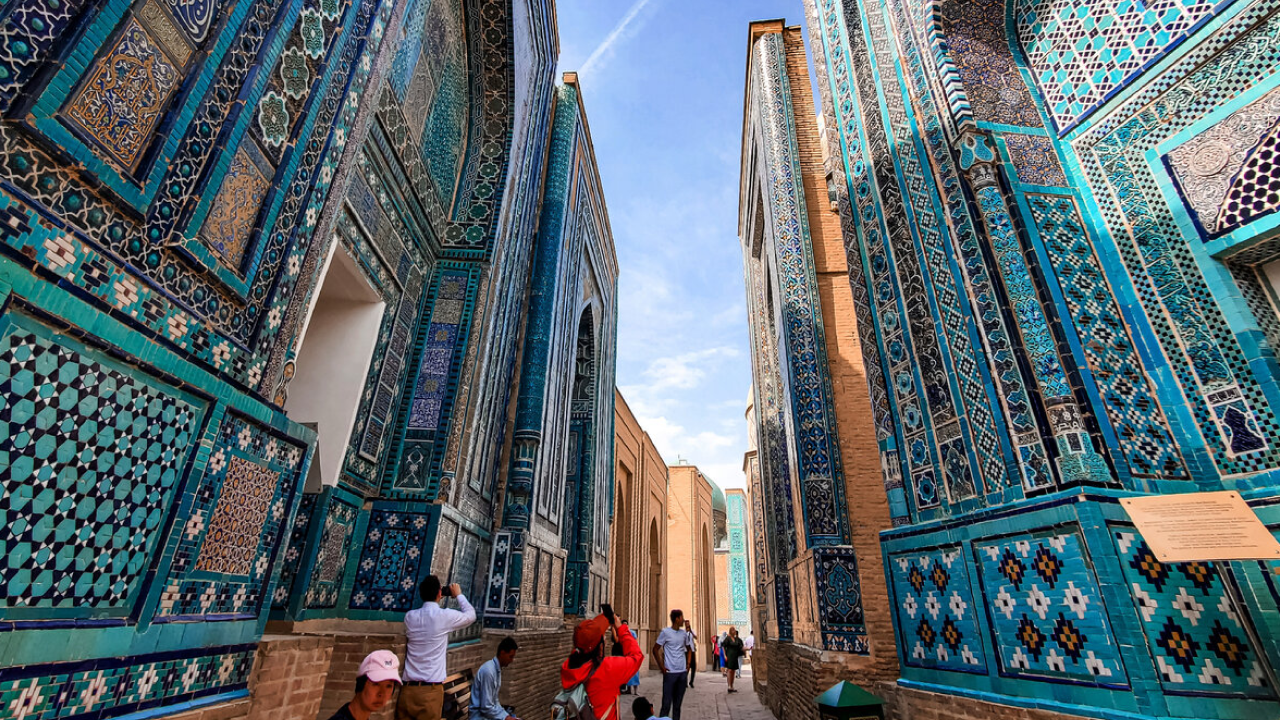Samarkand tour — ancient tombs, Registan Square and great monuments of the Silk Road capital Тур по Самарканду — древние гробницы, площадь Регистан и великие памятники столицы Шёлкового пути