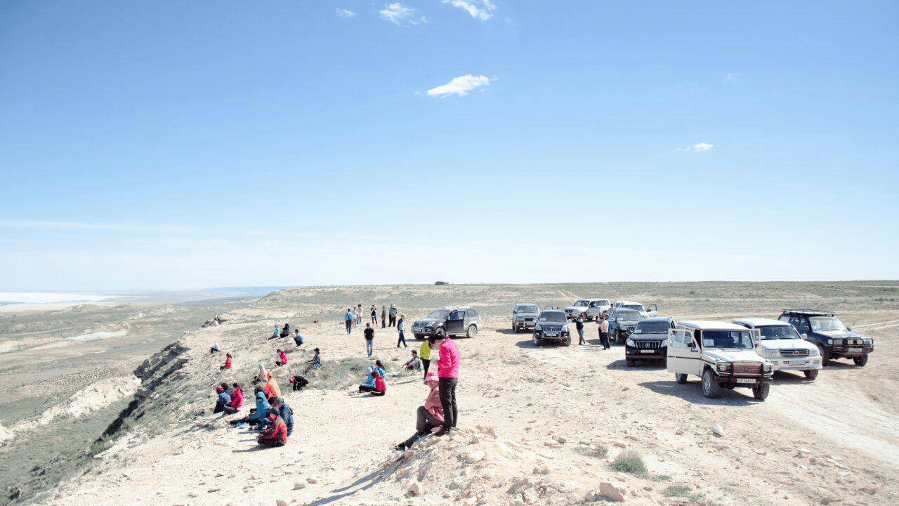 Safari trip to the Aral Sea — off-road adventure to Muynak, Ustyurt plateau and Karakalpakstan with overnight stay in yurts Сафари-тур на Аральское море — путешествие на внедорожнике в Муйнак, по плато Устюрт и Каракалпакстану с ночёвкой в юртах