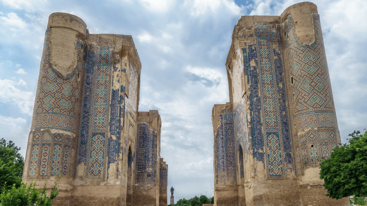 One-day trip to Shahrisabz — guided tour of Timur’s monuments, ancient squares and authentic Uzbek crafts Однодневная поездка в Шахрисабз — экскурсия с гидом по памятникам Тимура, древним площадям и традиционным ремёслам Узбекистана