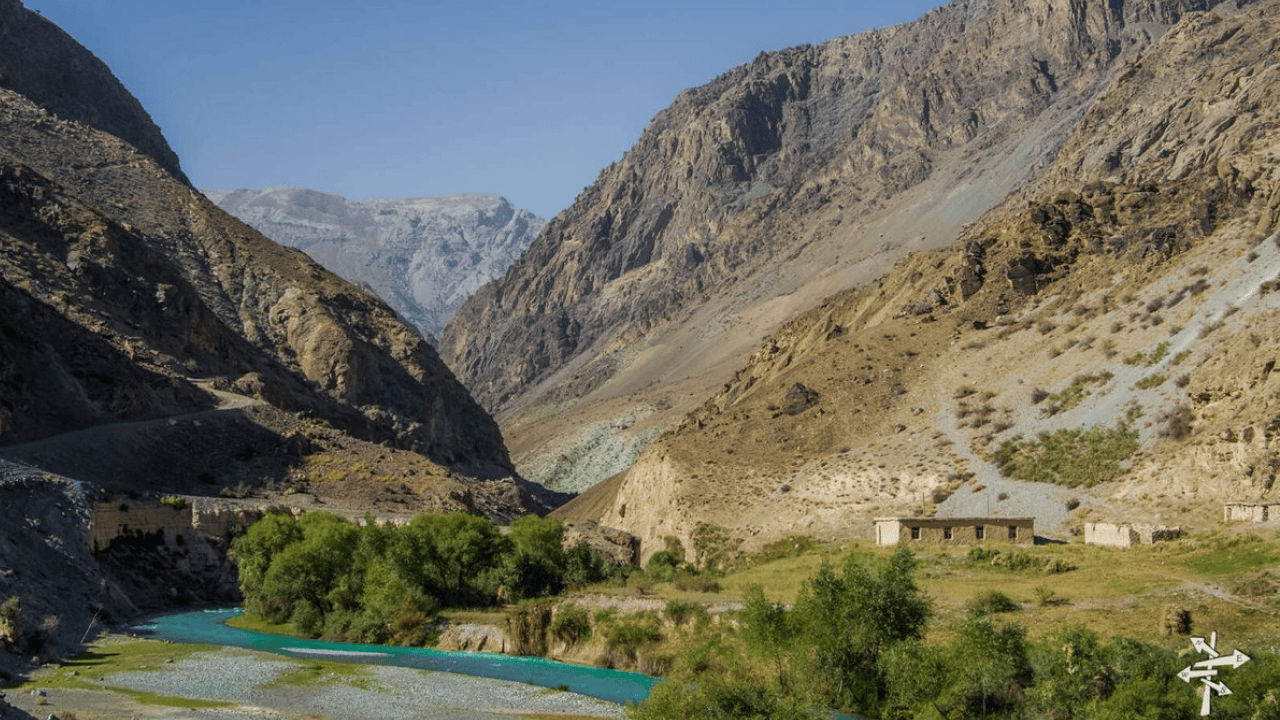 One-day Tajikistan tour — explore ancient cities, oriental markets and heritage crafts in Khujand and Istaravshan Однодневный тур в Таджикистан — исследование древних городов, восточных рынков и традиционных ремёсел в Худжанде и Истаравшане