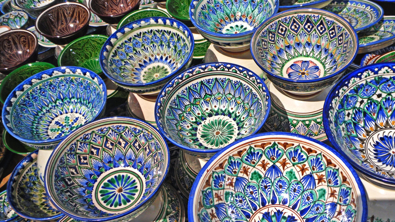 One-day Ferghana Valley excursion — discover ancient crafts, silk weaving and oriental bazaars of Uzbekistan Однодневная экскурсия в Ферганскую долину — открытие древних ремесел, шелкоткачества и восточных базаров Узбекистана