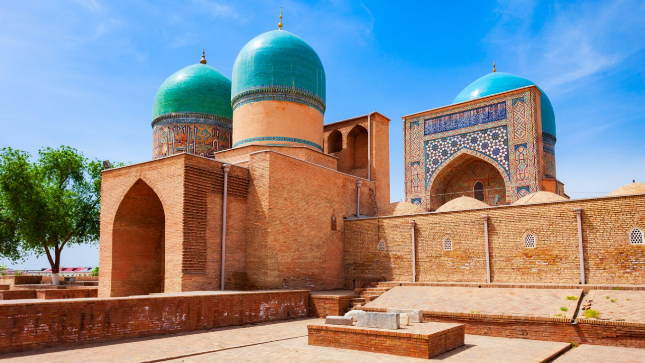 Travel to Shahrisabz — cultural journey to Timur’s legacy with ancient mausoleums, palaces and oriental bazaars Путешествие в Шахрисабз — культурное знакомство с наследием Тимура: древние мавзолеи, дворцы и восточные базары