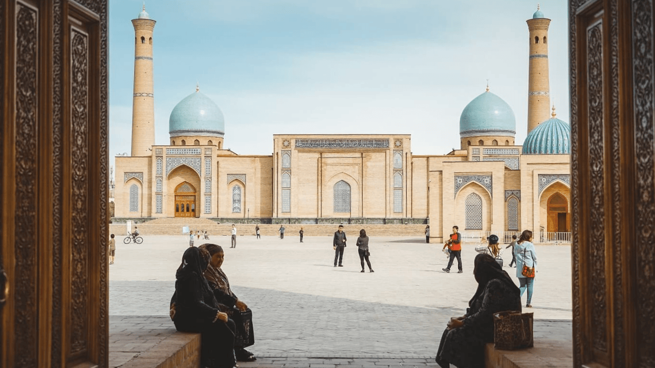 Tashkent holy sites tour — visit Hazrati Imam complex, mosques, mausoleums and explore Uzbekistan’s spiritual heritage Экскурсия по святыням Ташкента — посещение комплекса Хазрати Имам, мечетей, мавзолеев и знакомство с духовным наследием Узбекистана