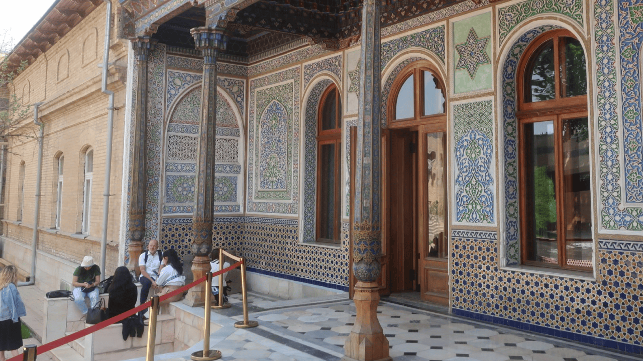 Tashkent Museum of Applied Arts — guided tour with traditional Uzbek crafts, wood carving, ceramics and colorful ornaments Ташкентский музей прикладного искусства — экскурсия с традиционными узбекскими ремёслами, резьбой по дереву, керамикой и яркими орнаментами