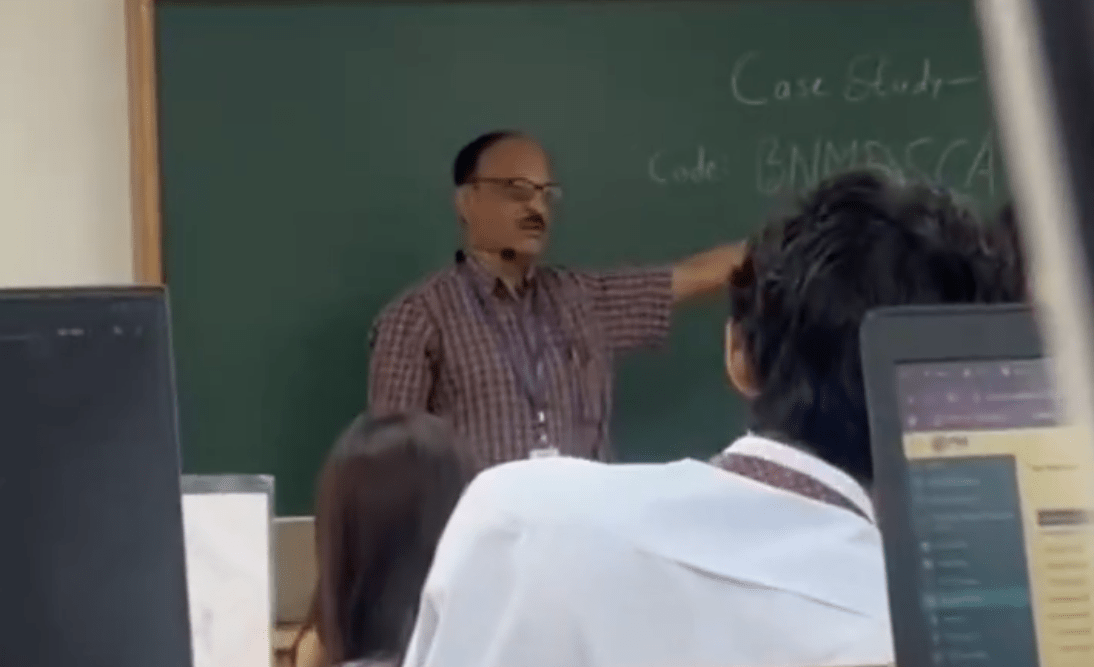 Tidak Suka Islam, Profesor di India Sebut Mahasiswa Muslim “Teroris” di Kelas