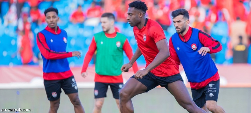 أروابارينا يعتمد قائمة الخالدية.. وهولمان يعيد الدوسري