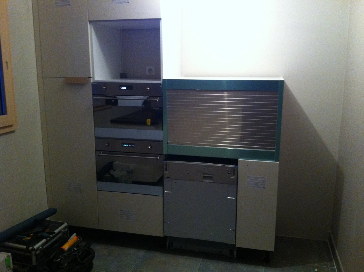 Pose d'une cuisine "Cusine Lube" / ART'34 / Artisan Montpellier