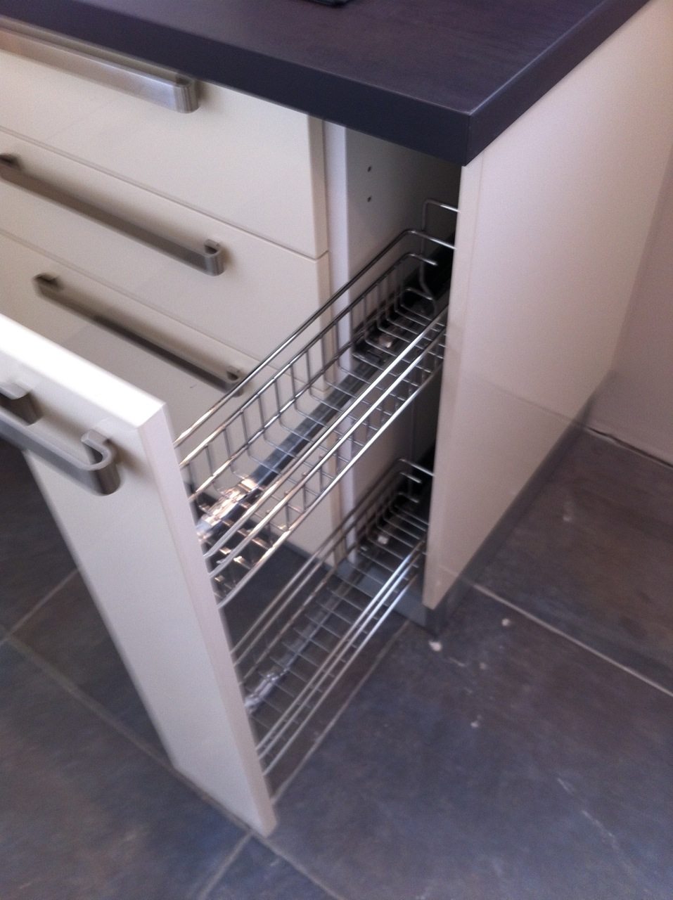 Pose d'une cuisine "Cusine Lube" / ART'34 / Artisan Montpellier