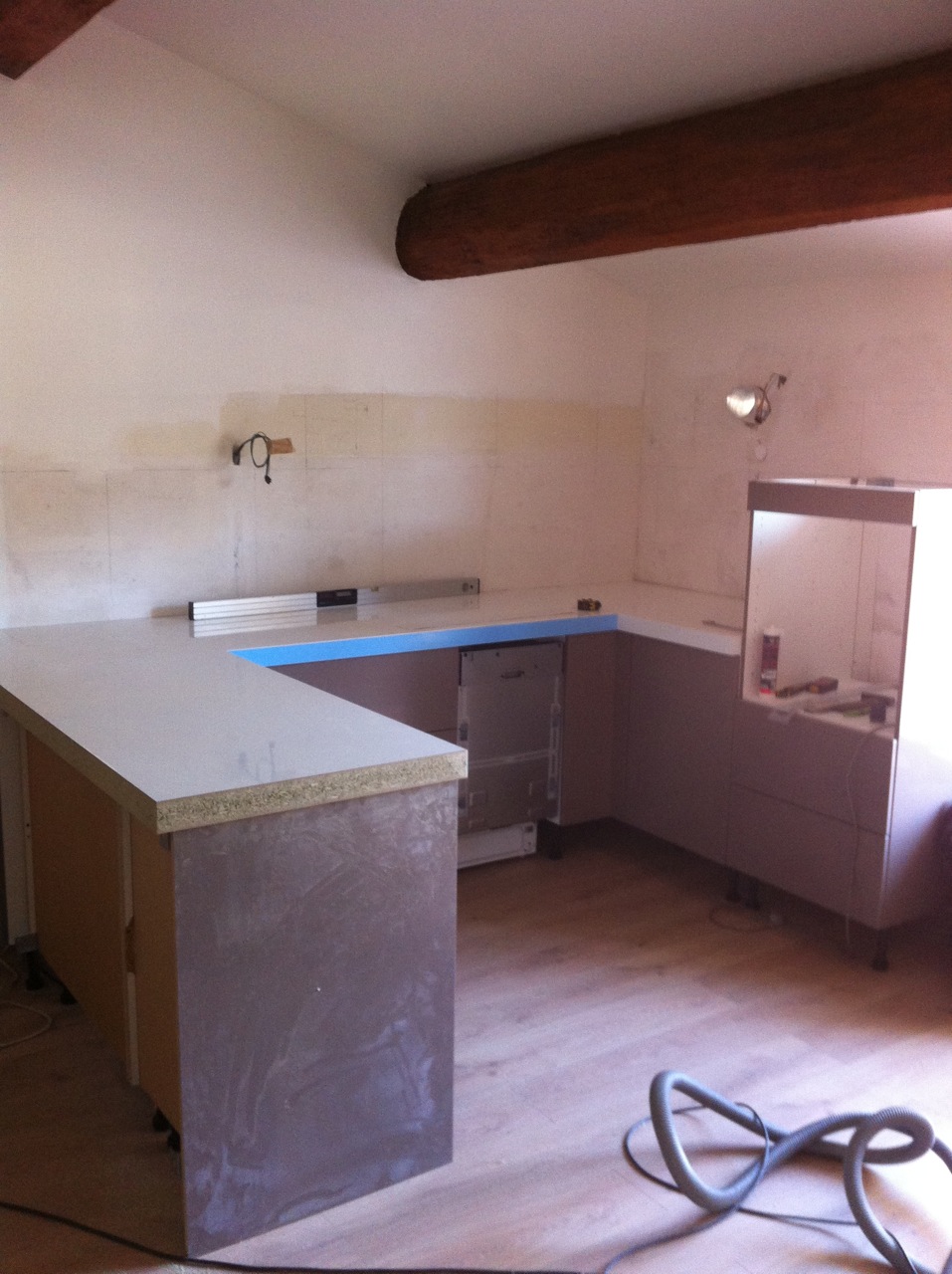 pose d'une cuisine à Lansargues / ART'34 Artisan Montpellier