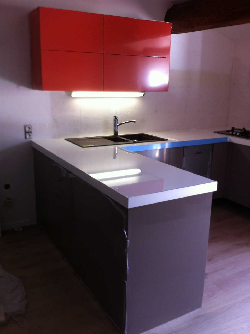 pose d'une cuisine à Lansargues / ART'34 Artisan Montpellier