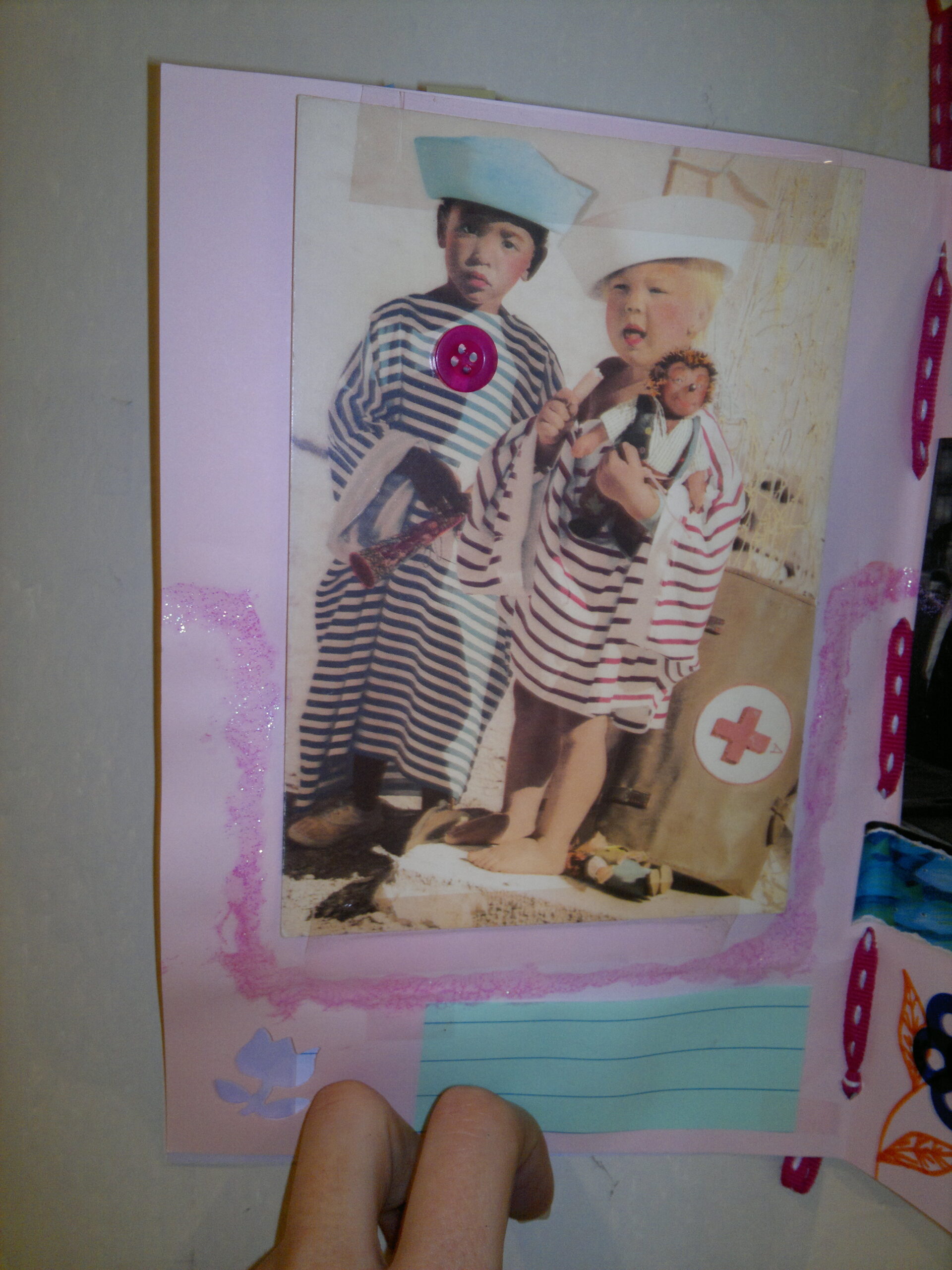 Λεύκωμα από την εμψυχώτρια εργαστηρίου Γρηγορία Βρυττιά