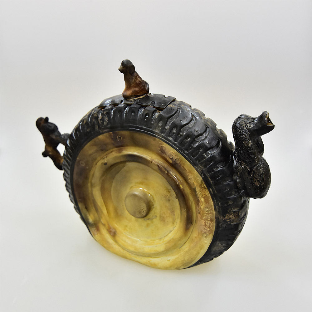 International Contemporary Dog Teapot Exhibition it’s Selected, Shanghai, China, will be exibition 2018, 1150 ®C, glaze with alternative firing Technique.